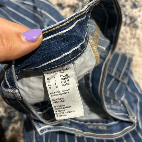 American Eagle Blue & White Striped Mom Jeans Size 6 - Picture 6 of 9